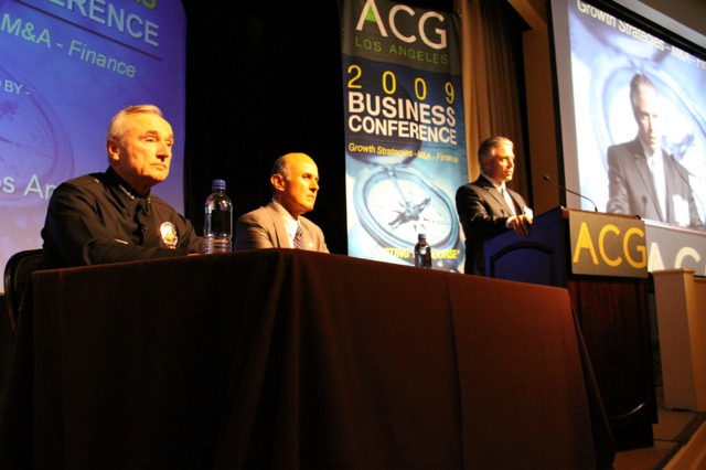 Frank Mottek moderates business discussion at 2009 ACG-LA Conference with LAPD Chief Bill Bratton and LA County Sheriff Lee Baca